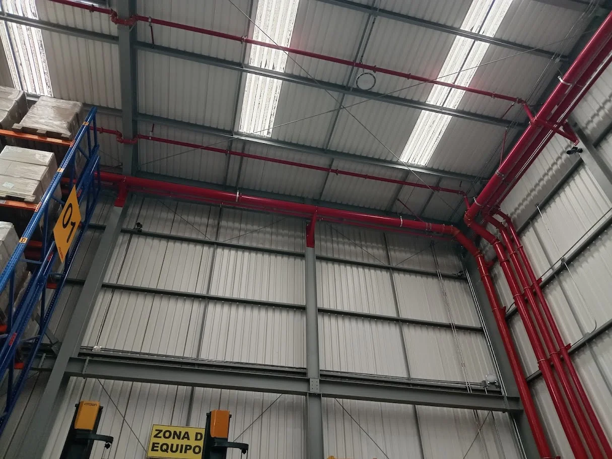 Red de tuberías de sistema contra incendio NFPA instalada por PETRUS